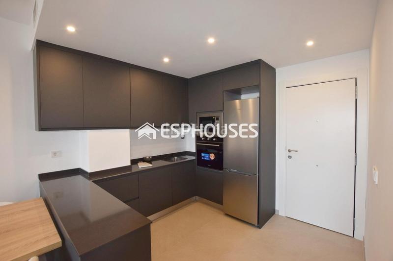 Foto bcea3992-c83e-43cb-8db7-84e77f6b2d5b. Erdgeschoss mit parking pool in Torreblanca Torrevieja