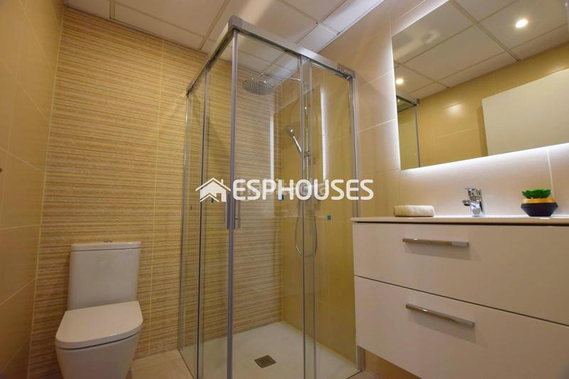 Foto dd40aff7-348b-49b4-be37-2c3e944b09dc. Erdgeschoss mit parking pool in Torreblanca Torrevieja