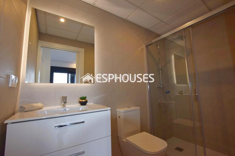 Foto e8b4b95f-a53c-422e-81a7-9c249704fa83. Erdgeschoss mit parking pool in Torreblanca Torrevieja