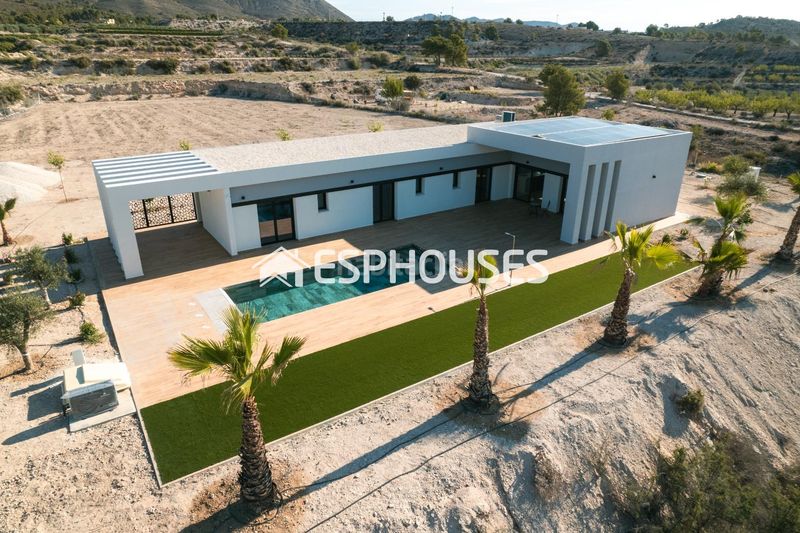 Foto 16b1c8e5-f285-47b4-bb2c-78897bcc15ae. Casa amb aparcament piscina a Pinoso