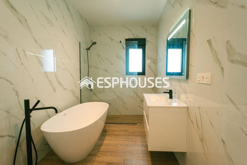 Foto c292105a-b5d4-417c-b2fa-e7f4cdd6ecfc. Casa amb aparcament piscina a Pinoso