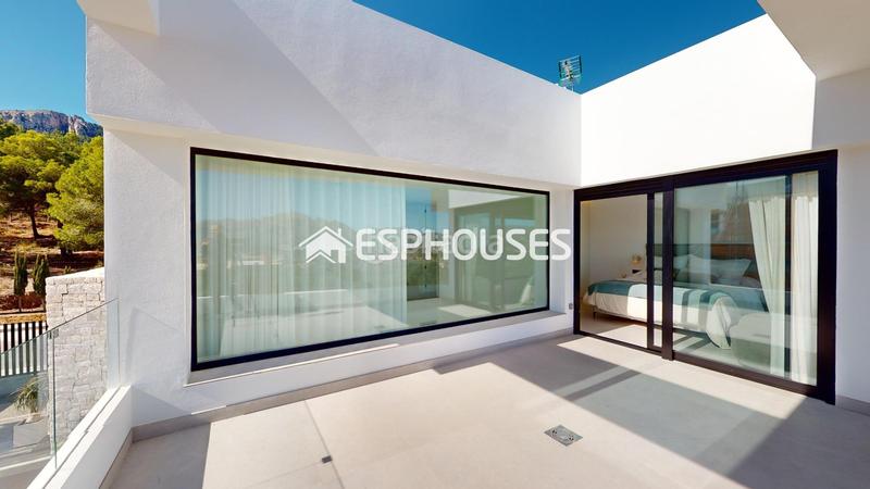 Foto 9004168b-25d1-42c9-9b3f-8674c27ea4ff. Casa con parcheggio piscina in Pueblo Calp