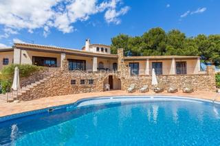 Casa a Carrió - La Merced - Los Pinos. Villa rústica con vistas al mar y el peñon con gran parcela