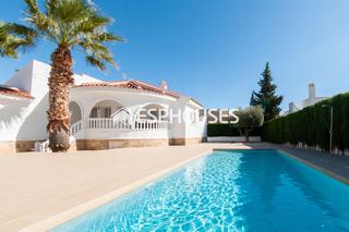 Maison à Benijófar. Villa en la tranquila urbanización monteazul  algorfa