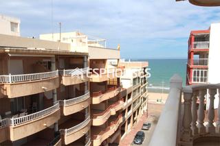 Appartement à Guardamar Playa. Apartamento con 2 dormitorios y 2 baños a menos de 20 metros de
