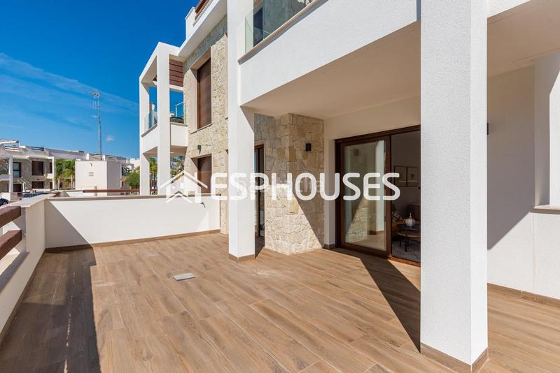 Foto fbc2d0ef-7ccc-4895-a573-114791d43961. Planta baja apartamento en planta baja en los balcones en Torrevieja