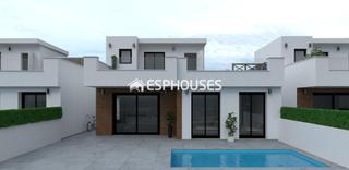 Maison à San Pedro del Pinatar. Villa independiente de obra nueva, con piscina privada, en san p