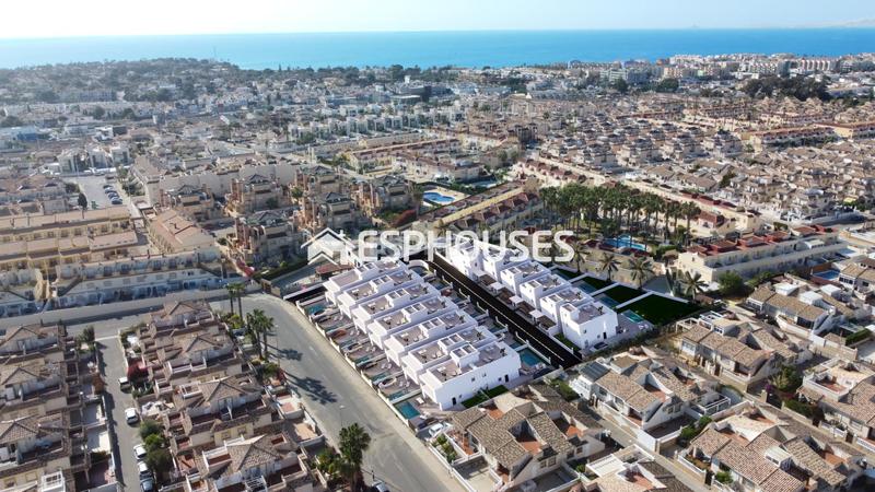 Foto 1fa93899-ca76-4d14-bca7-442e636748e0. Towny house with parking pool in Orihuela ciudad Orihuela