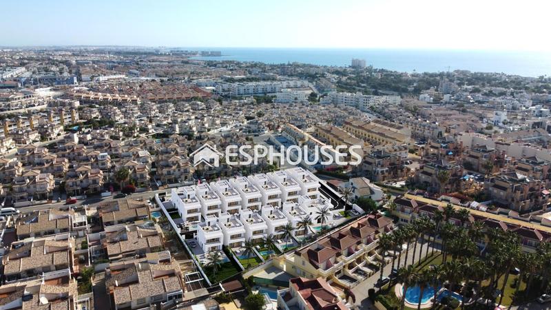 Foto 877af195-5445-474e-b0d2-c119ad366b63. Towny house with parking pool in Orihuela ciudad Orihuela