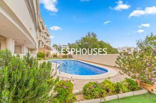 Rez-de-chaussée à Villamartín-Las Filipinas. Apartamento de obra nueva, en planta baja con jardín, en orihuel