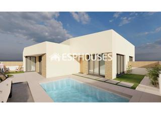 Casa aparellada a Bigastro. Villa pareada con piscina privada en bigastro