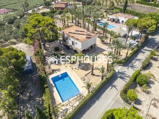 Casa a Valverde. Chalet independiente con piscina privada en valverde, alicante