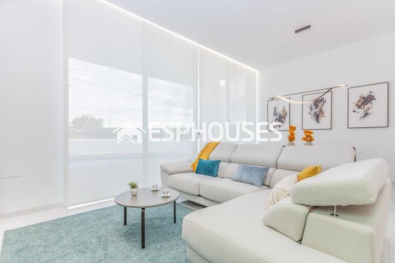 Foto 46c944bc-009f-4a64-9657-ba386d99be3f. Casa amb aparcament piscina a Zona Carrefour - Urbanizaciones Torrevieja