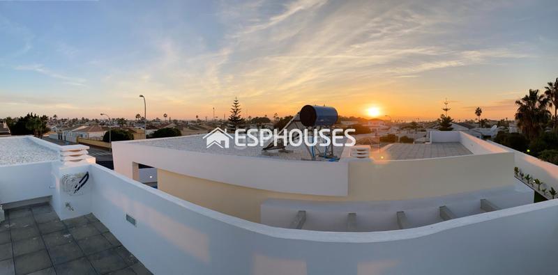 Foto b2fffd2b-0789-4634-a464-f5b0e76ec306. Casa amb aparcament piscina a Zona Carrefour - Urbanizaciones Torrevieja