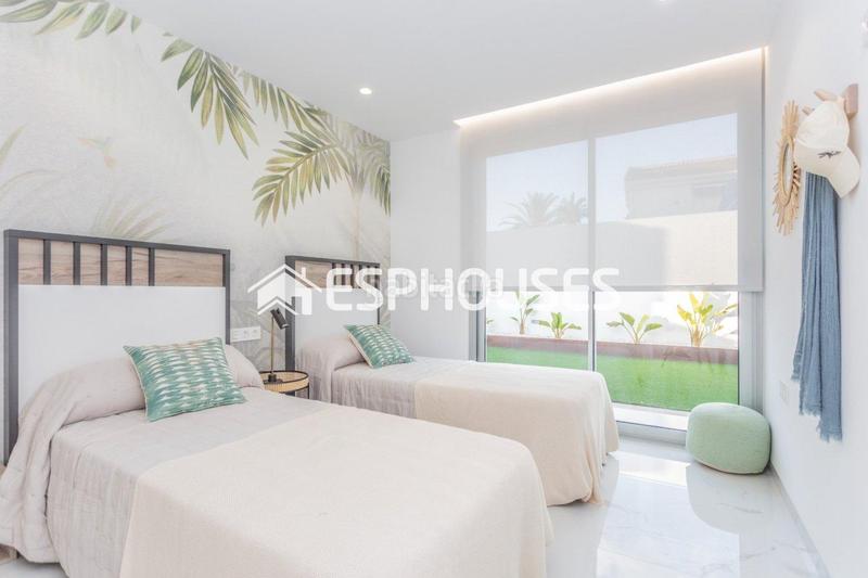 Foto b942d2de-0da6-45f5-b32c-b821aad53ac8. Casa amb aparcament piscina a Zona Carrefour - Urbanizaciones Torrevieja