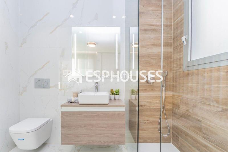 Foto ec4b6008-565c-4be9-b972-4bdeb0c52029. Casa amb aparcament piscina a Zona Carrefour - Urbanizaciones Torrevieja