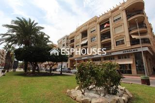 Apartament a Guardamar Playa. Apartamento con 3 dormitorios, 2 baños garaje y trastero.