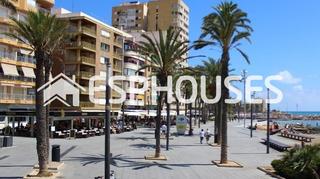 Flat in Las Piscinas Naturales. Vivienda con 4 dormitorios y dos garajes 100 metros de la playa
