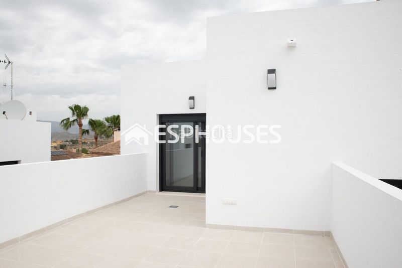 Foto 12a07040-5ef0-4cc5-93b8-416b044ffd18. Casa amb aparcament piscina a Busot
