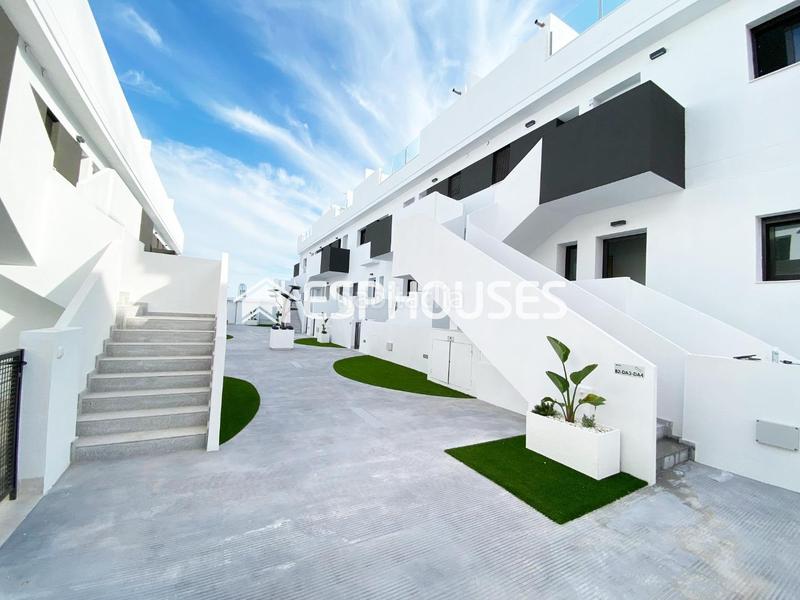 Foto 156ad826-e69d-42ce-b1d8-cd2738376857. Casa aparellada amb aparcament piscina a Los Balcones-Los Altos Torrevieja