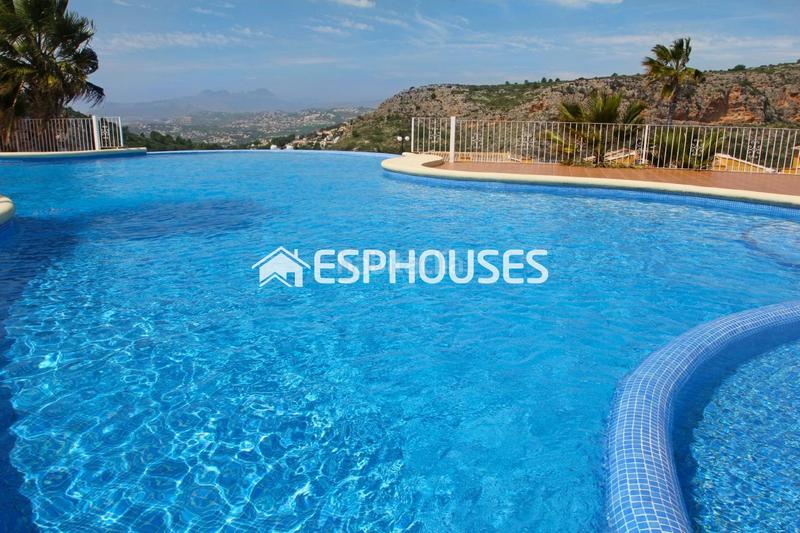 Foto 44bc7c25-5232-458b-9e9e-04cbf9f145b9. Erdgeschoss mit pool in Cumbre del Sol Poble Nou de Benitatxell (el)