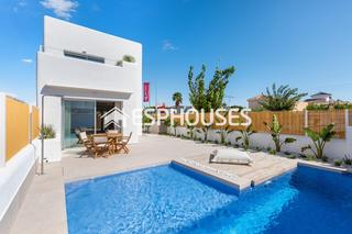 Haus in Las Lomas de Rame-Bahía Bella. Villa de obra nueva con piscina privada en los alcázares