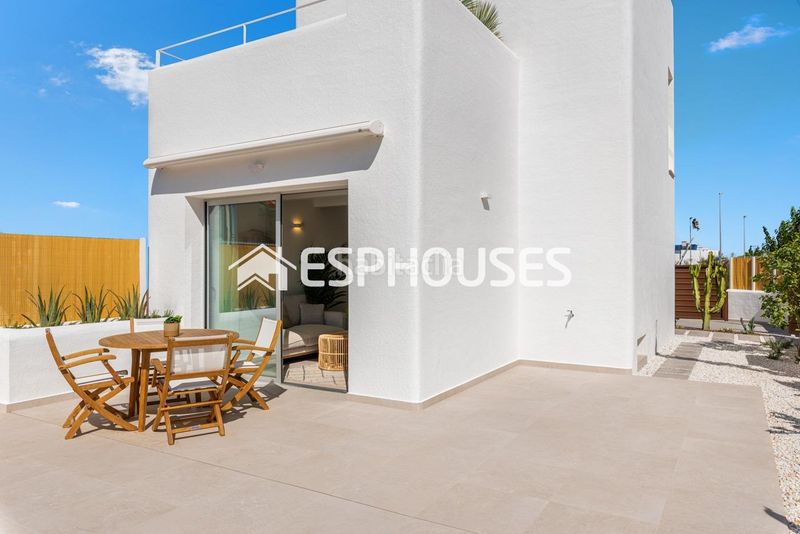 Foto f42c3118-fcf7-4b1f-9ca1-5821fb33f931. Casa amb aparcament piscina a Las Lomas de Rame-Bahía Bella Alcázares (Los)