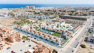Casa a Aguas Nuevas. Adosado dúplex de obra nueva, de 3 dormitorios con jardín y sola
