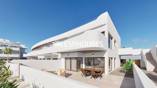 Haus in Las Lomas de Rame-Bahía Bella. Adosado de obra nueva, de 2 dormitorios en planta baja con jardí