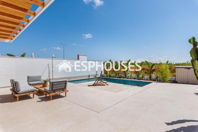 Foto 1792e6e7-2165-47fb-9776-acb8f757cc21. Casa con parcheggio piscina in Benijófar