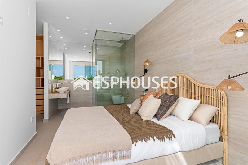 Foto a0b404f4-697a-42f3-9e98-bf15823e8a7c. Casa con parcheggio piscina in Benijófar