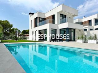 Haus in Golf Bahía. Villa independiente de lujo con vistas al mar
