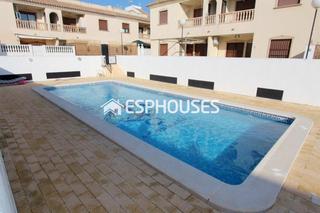 Duplex à San Fulgencio. Piso dúplex de 3 dormitorios con piscina comunitaria en san fulg