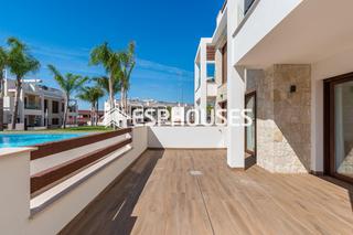 Rez-de-chaussée à Los Balcones-Los Altos. Apartamento de obra nueva, en planta baja, en los balcones, torr