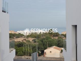 Casa a Los Secanos. Adosado de 3 dormitorios con amplias terrazas, solárium, piscina