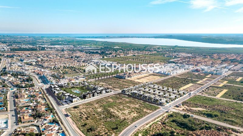 Foto c63aea24-2397-4bea-bb7d-65b989eb07c2. Casa amb piscina a Rojales