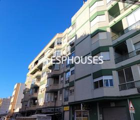 Pis a Guardamar Playa. Amplia vivienda de 3 dormitorios con vistas laterales al mar y a