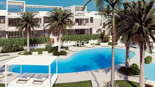 Casa a Los Balcones-Los Altos. Bungalow de obra nueva, en planta baja, en los balcones torrevie