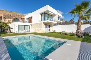 Maison à Golf Bahía. Villa con piscina, a estrenar, en sierra cortina finestrat, a 5
