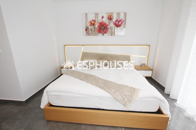 Foto 19840521-b105-4de7-a85c-360a5ef6f7c1. Casa villa privada moderna de lujo en una sola planta con piscina privada en Busot