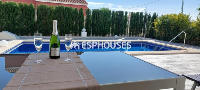 Foto 1a306066-3dee-481d-a273-a0e15b563894. Casa villa privada moderna de lujo en una sola planta con piscina privada en Busot