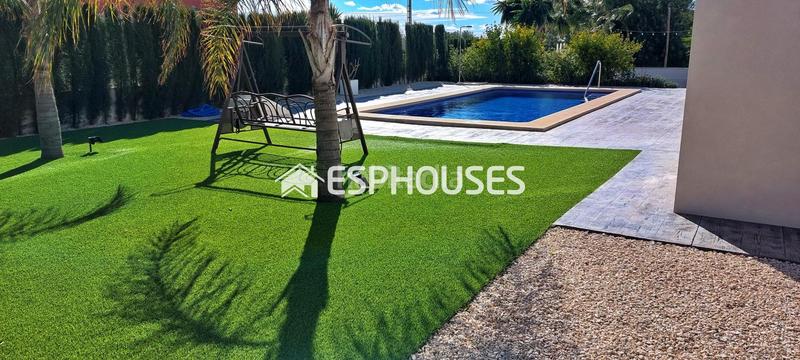 Foto 32e955e1-4a9d-449b-a110-f65da83d7c3a. Casa villa privada moderna de lujo en una sola planta con piscina privada en Busot