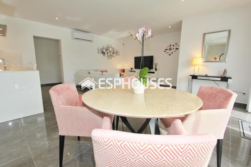 Foto 634a8db2-57e9-4021-9bd6-3a966cd299b6. Casa villa privada moderna de lujo en una sola planta con piscina privada en Busot