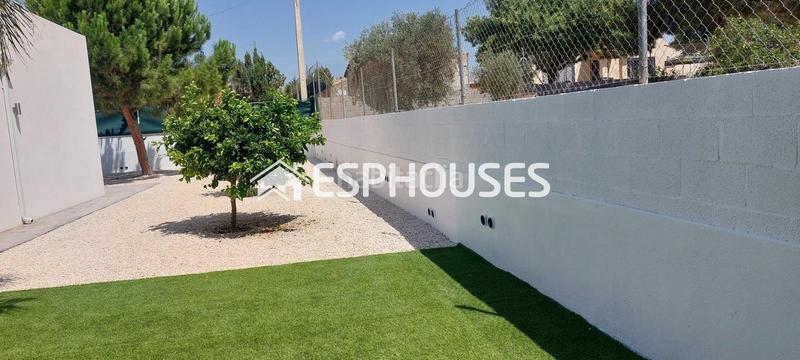 Foto 688817d6-1baa-4dfa-b8db-5e8390cd7228. Casa villa privada moderna de lujo en una sola planta con piscina privada en Busot