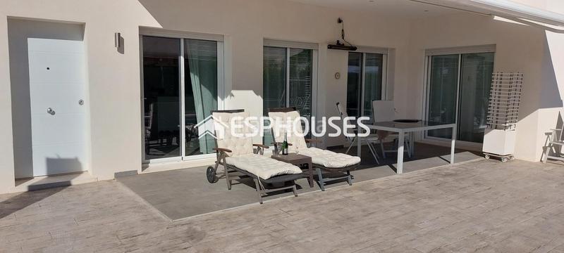 Foto 83ecda3a-56ca-43cd-a942-ae5717fed3b4. Casa villa privada moderna de lujo en una sola planta con piscina privada en Busot