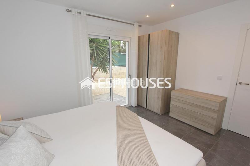 Foto 85258b84-ec8f-435d-91a6-714c73a17122. Casa villa privada moderna de lujo en una sola planta con piscina privada en Busot