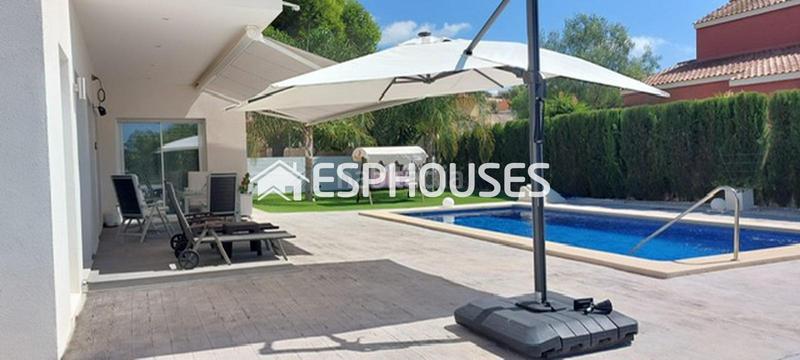 Foto ab25b73a-e434-4342-8e79-49dd41f329ec. Casa villa privada moderna de lujo en una sola planta con piscina privada en Busot