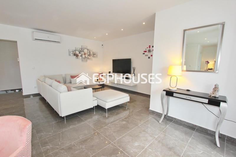 Foto c603eb18-177f-4f48-b2dd-90362b792e74. Casa villa privada moderna de lujo en una sola planta con piscina privada en Busot
