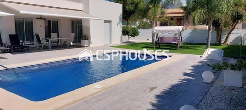 Foto c6cdc995-e39b-4f99-9754-1b2248815f9e. Casa villa privada moderna de lujo en una sola planta con piscina privada en Busot