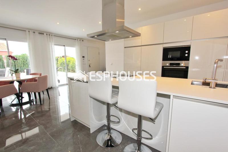 Foto d0ebdbde-9482-4099-811c-a42531783653. Casa villa privada moderna de lujo en una sola planta con piscina privada en Busot